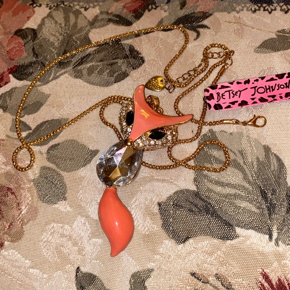 BETSEY JOHNSON FOX NECKLACE NWT SWAYING TAIL - Picture 3 of 7